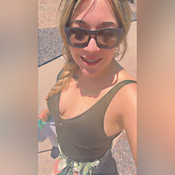 Meet your Posher, Tere - Picture 2 of 2